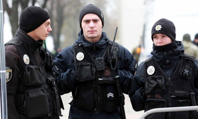 У Києві по-звірячому зарізали молодого хлопця, стік кров'ю посеред вулиці: у копів жодної зачіпки