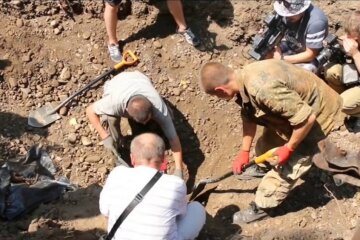 Розстрілювали у підвалах без суду та слідства: на Прикарпатті перепоховали жертв сталінського режиму