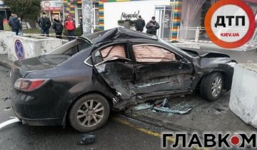 На Печерске столкнулись Mazda и Pegeout (фото)