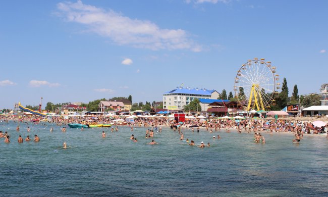 Відпочинок на Азовському та Чорному морі: як доїхати з Києва і скільки доведеться викласти за квитки