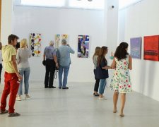 Екзотичну виставку картин відкрили в Ужгороді (фото)