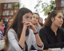 Ні на що не здатні: у відомому українському виші вчать принижувати жінок