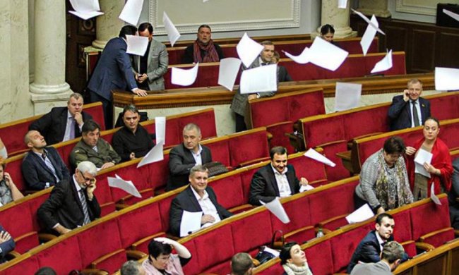 Опрос показал, кому украинцы не доверяют больше всего