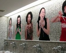 Британец нашел себе жену в туалете