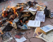 На Масляну в Росії спалили книги Генрі Міллера (відео)