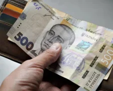 Мінімальна зарплата в Україні: гривні, гроші