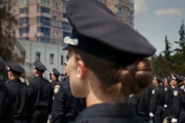 Полицейская из Луцка засветилась с пачкой денег и влипла в громкий скандал - "Откаты начальству?"