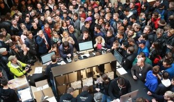 "Бідні" росіяни влаштували тисняву через новий iPhone