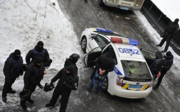 Кров та гільзи: стрілянина підняла на ноги центр Києва