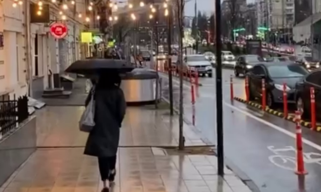 Українці, дощ, кадр з відео