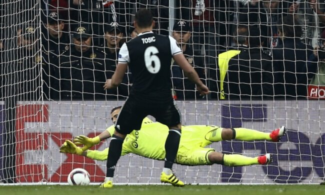 Лион прошел Бешикташ в серии пенальти