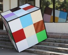 У центрі Харкова двір став островцем стріт-арту (фото)