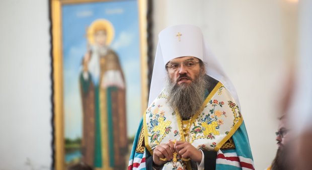 Крест на пузе, сатана в бороду: путинский поп набросился на Варфоломея в московском стиле