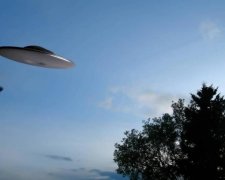 Алмазний НЛО показав божевільний танець у небесних просторах: відео