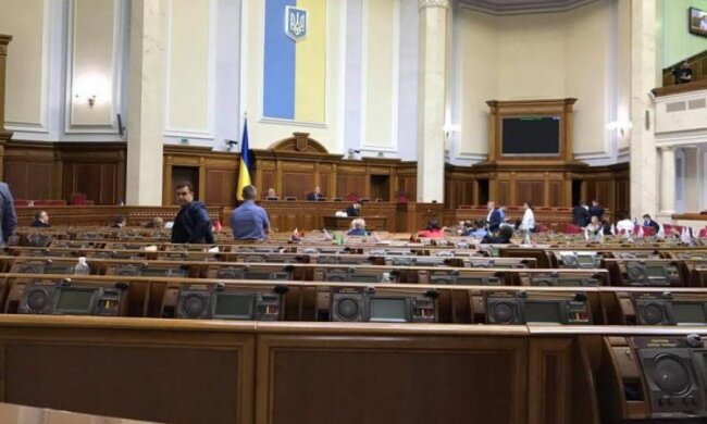 На роботу, як на свято: чому зала ВР спорожніла у п'ятницю