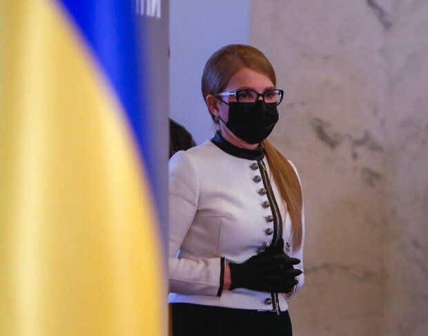 Любительница дорогой одежды Тимошенко похвасталась изысканной маской - такую в аптеке не купишь