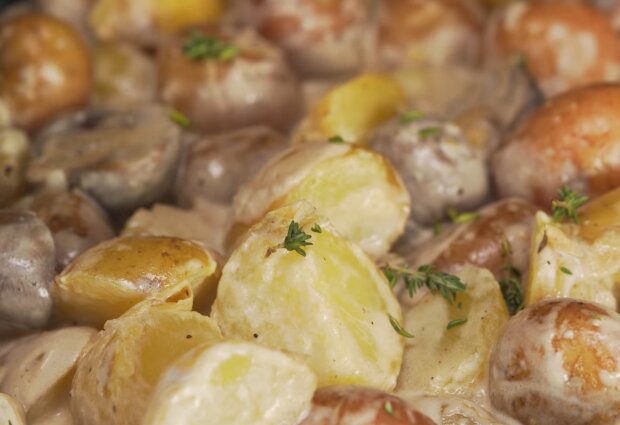 Запеченный картофель, фото: кадр из видео