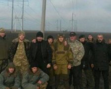 Добровольці не дозволили подати електрику до Криму