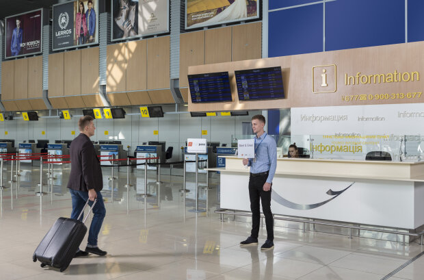 Пустіть в Україну: в одеському аеропорту затримали двох "щедрих" іноземців
