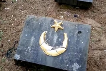 В окупованому Севастополі вандали розбили меморіал турецьким воїнам (відео)