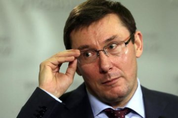Мужчина хотел купить дружбу Луценко за $5000