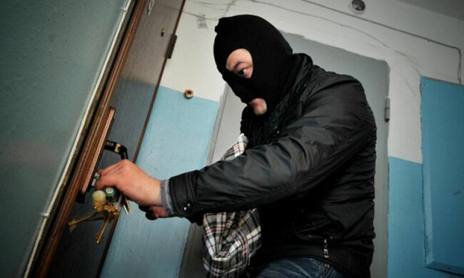 Днепровские домушники ставят метки на квартирах, никто не застрахован: что делать