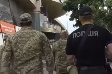 Співробітники ТЦК. Фото: скрін youtube