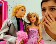Українка придумала, як ідеально спотворити ляльок Барбі: фото