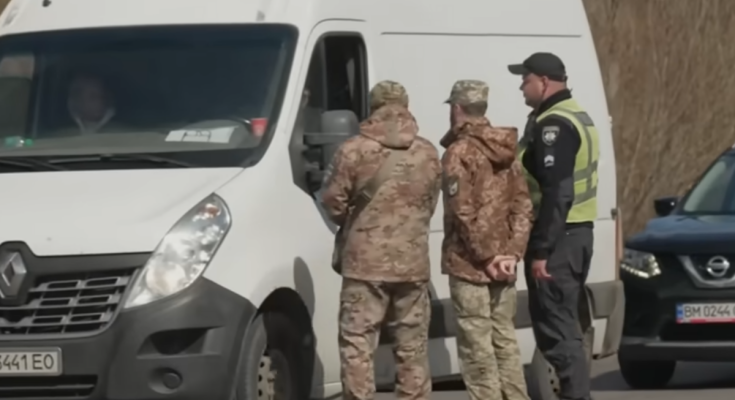 ТЦК и полиция. Фото: скрин youtube