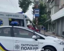 В Днепре задержали банду наглых воров — обчистили бабулю и прокатили полицейских на капоте