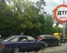 На виїзді з Києва зіткнулися 8 автомобілів