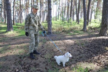 Прикордонниця Яна Марченко з напарницею Євою, facebook.com/zahidnuy.kordon