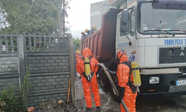 У Києві вловили моторошний запах в повітрі: лопнув балон з дивним вмістом, евакуація йде повним ходом