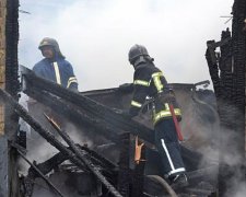 Вісім пожежних машин рятували відомий завод в Одесі (фото)