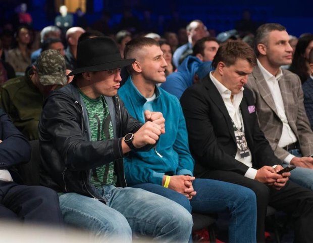Александр Усик поддержал Дениса Беринчика