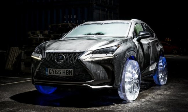 Lexus "взули" в колеса з льоду (відео)
