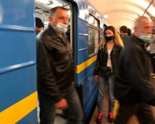 В киевском метро остановилось движение: "Попал под колеса"