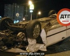 В столичном ДТП опрокинулся автомобиль, есть пострадавшие