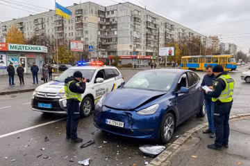 Tesla ДТП Київ поліція