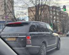 Range Rover 2021 на улицах Киева, скриншот: Telegram