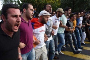 Шляху назад немає: у Вірменії поліція пішла в наступ