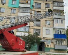 В Днепре школьник повис на 10 этаже, жуткая пропасть под ногами: подробности в шаге от трагедии