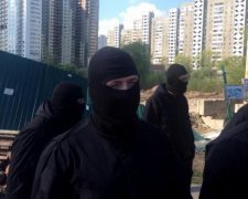 Титушки побили активистов, протестующих против застройки озера