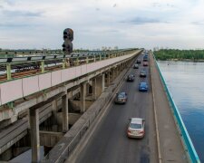 Теракт на мосту Метро в Києві: ситуація виходить з під контролю, на місце прибули БТР і снайпери