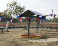 Бойовики насмішили користувачів мереж дитячим майданчиком
