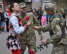 Танкісти відсвяткували професійне свято із піснями і танцями (фото)