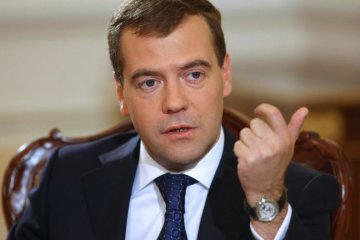 Медведев придумал каждому россиянину по машине