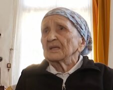 Пенсіонерка сіла на шпагат, скріншот з відео