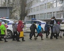 Сьогодні в Харкові евакуювали більше тисячі школярів