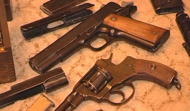 В Запорожье схватили опасного бандита с наркотиками и оружием (фото)